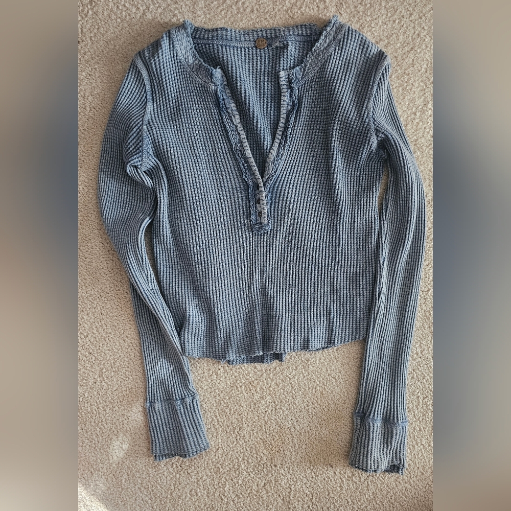 Free People One Henley Blue Textured Top Size Small - Picture 10 of 13